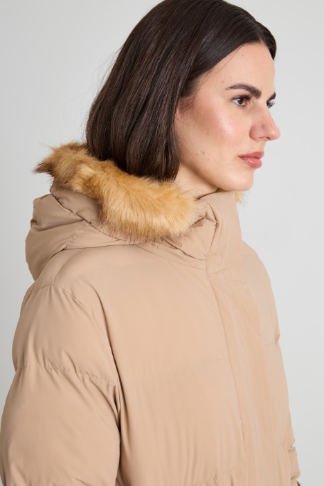 Abrigo largo y acolchado