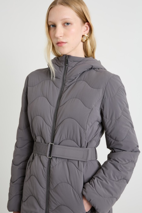 Chaqueta acolchada con cinturón