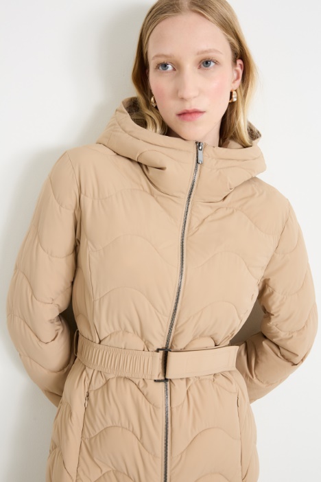 Chaqueta acolchada con cinturón