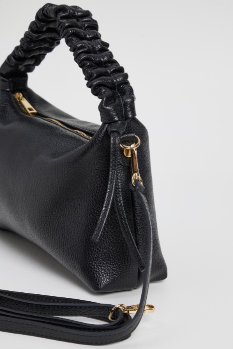 Bolso con asa rizada