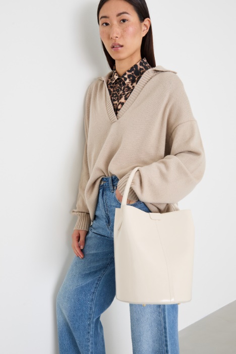 Bucket bag with patent finish Intrend - 3