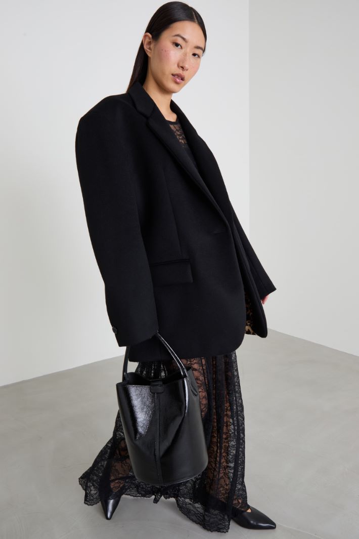 Bucket bag with patent finish Intrend - 5