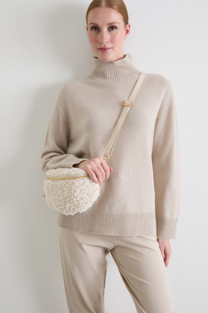 Plush effect pouch Intrend - 5