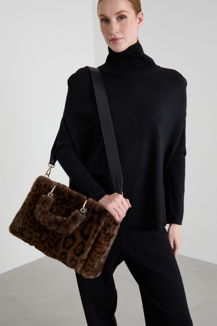 Spotted plush effect bag Intrend - 3