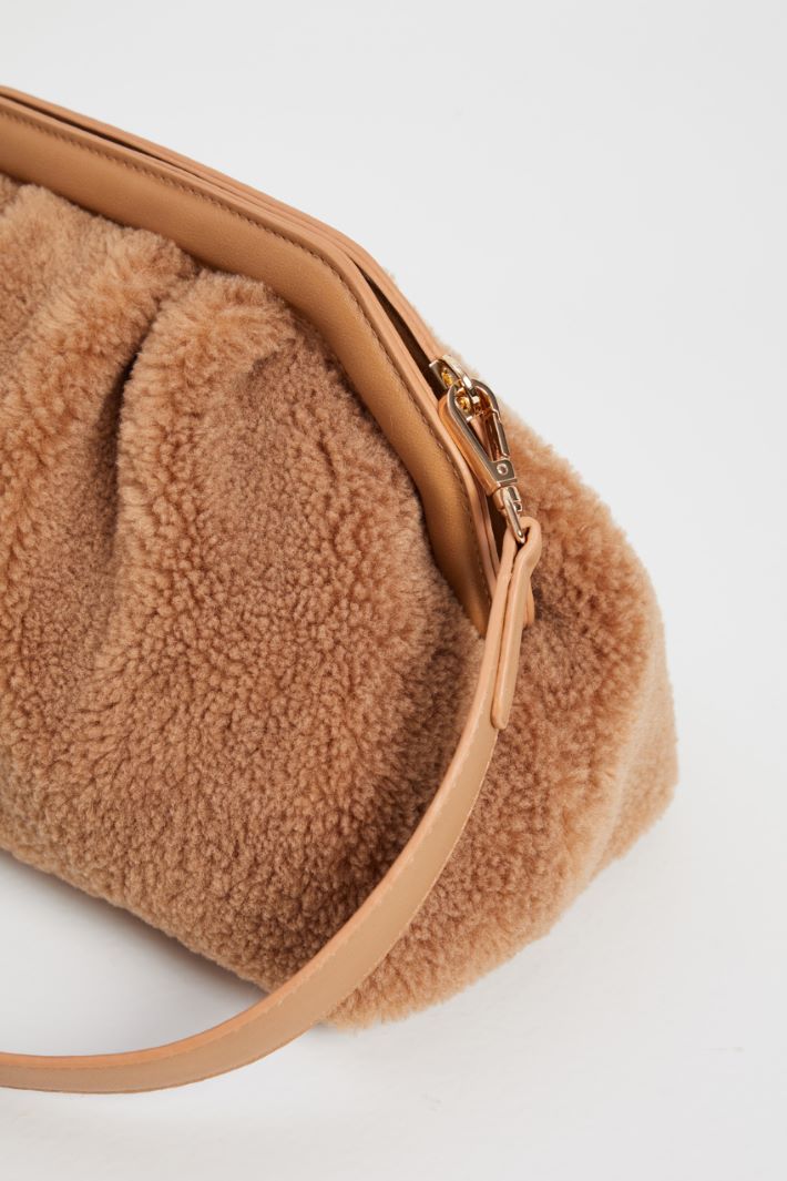 Plush effect clutch Intrend - 2