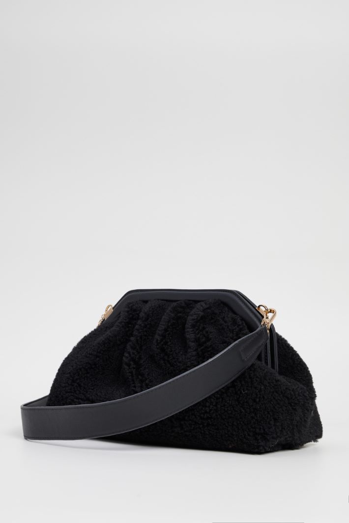 Plush effect clutch Intrend - 4