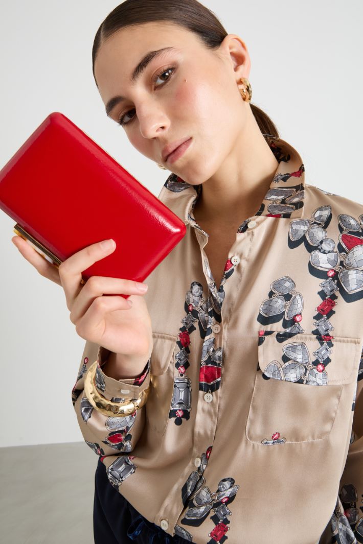Patent effect clutch Intrend - 3
