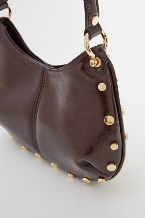 Borsa a mezzaluna con borchie