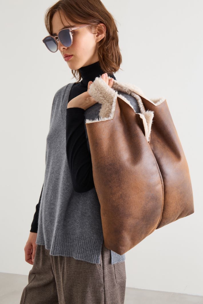Fur effect shopping bag Intrend - 5
