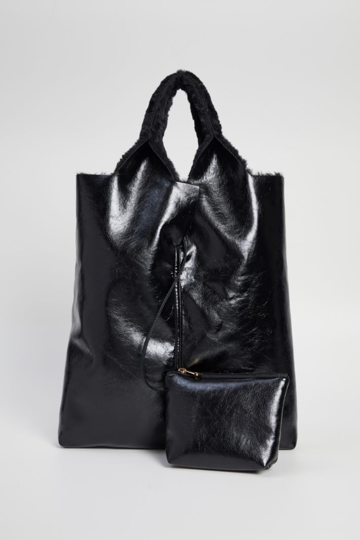 Shiny leather effect shopper Intrend - 3