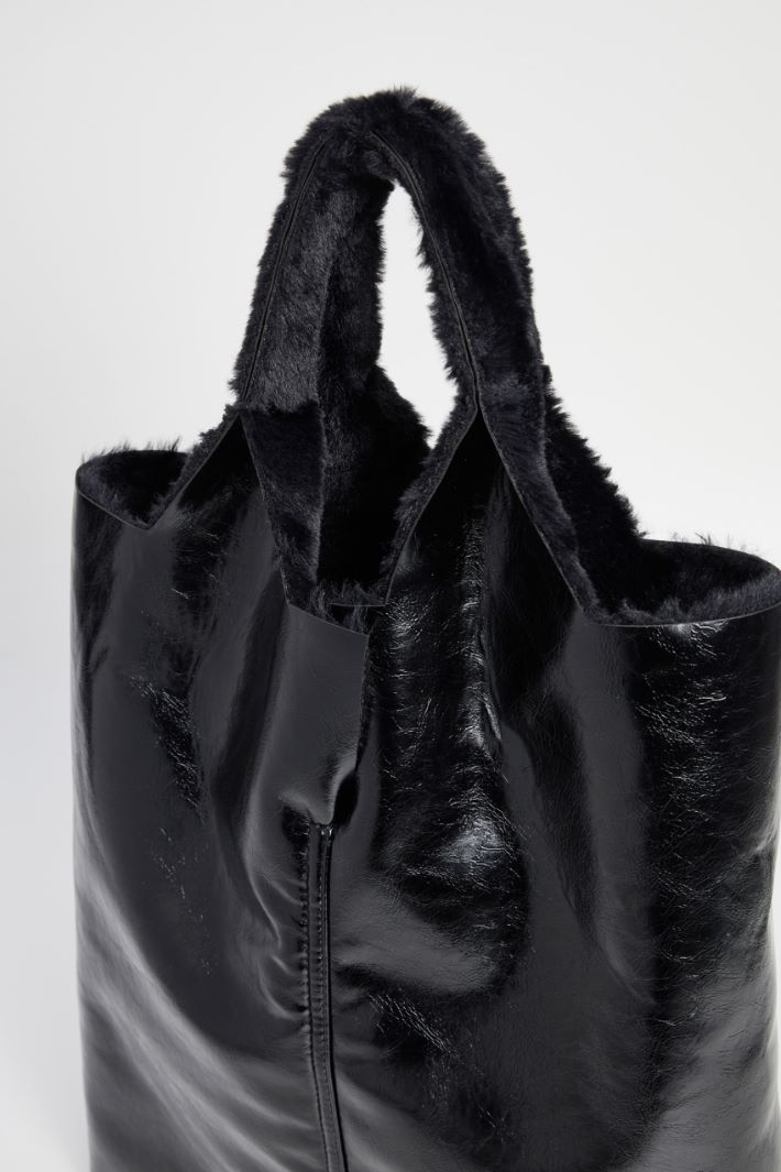 Shiny leather effect shopper Intrend - 4