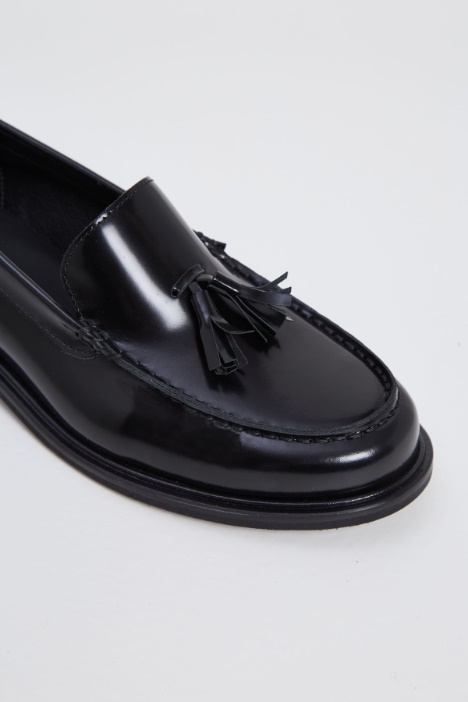 Mocassini in pelle con nappine