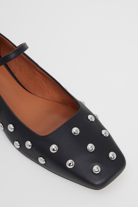 Ballerine in pelle con borchie