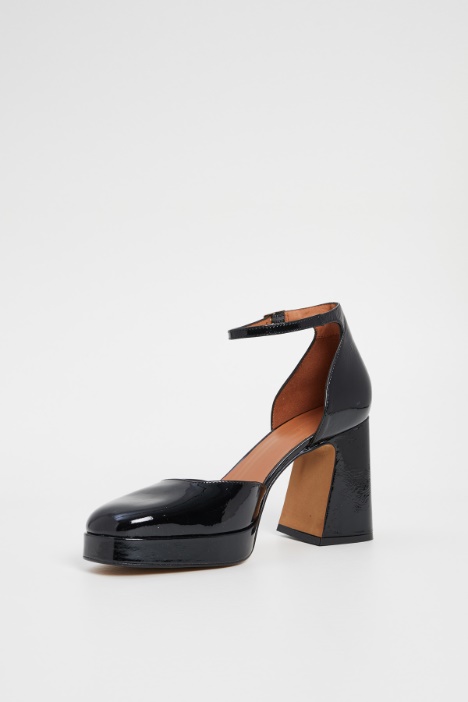 Décolleté con tacco largo