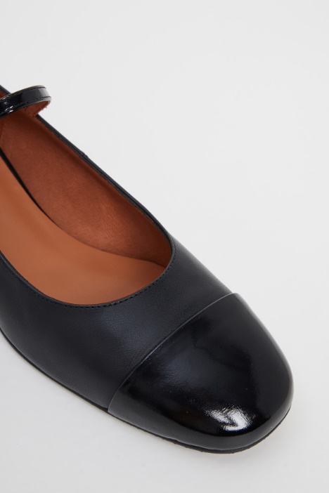 Ballerine con punta in vernice