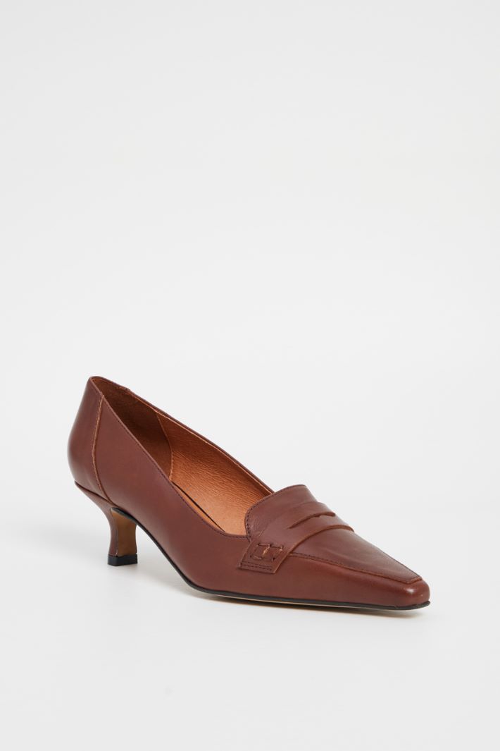 Leather pumps with band Intrend - 2