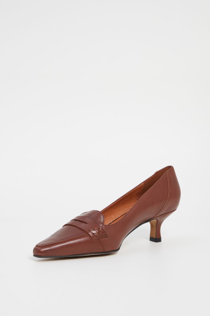 Leather pumps with band Intrend - 4