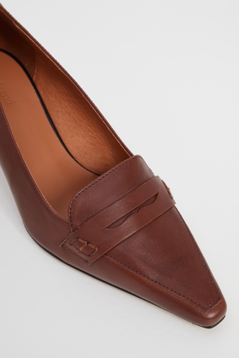 Décolleté in pelle con fascia