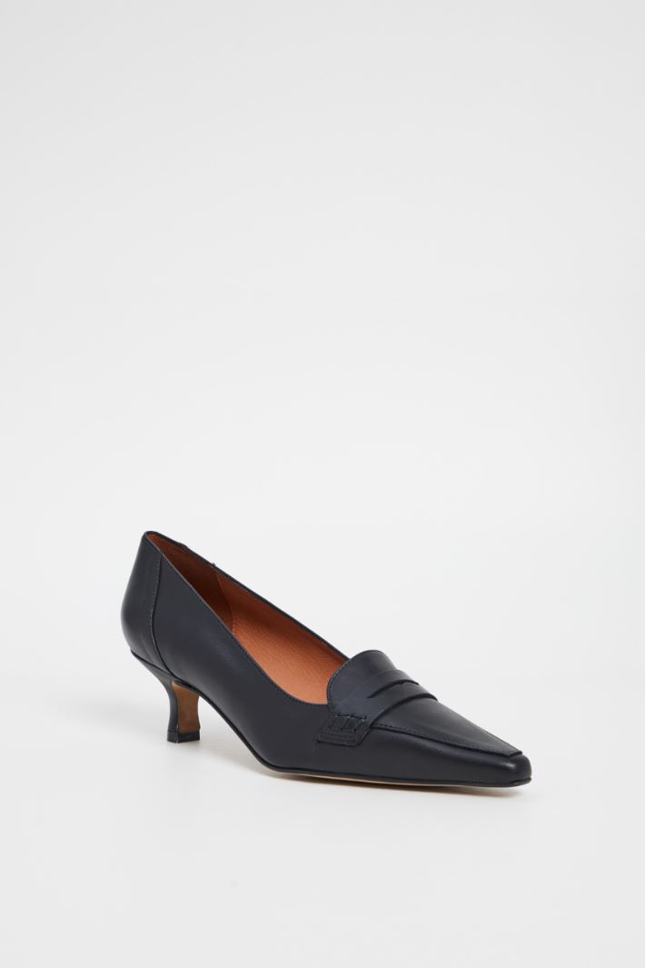 Leather pumps with band Intrend - 2