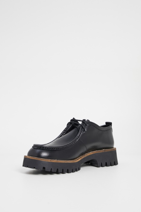 Stringate con impuntura