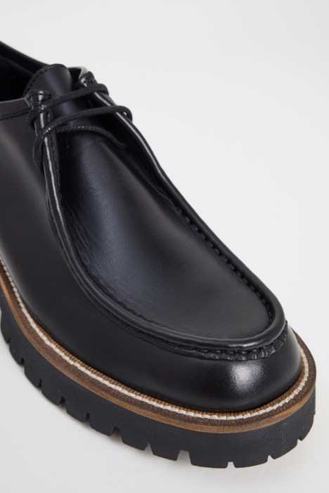 Stringate con impuntura