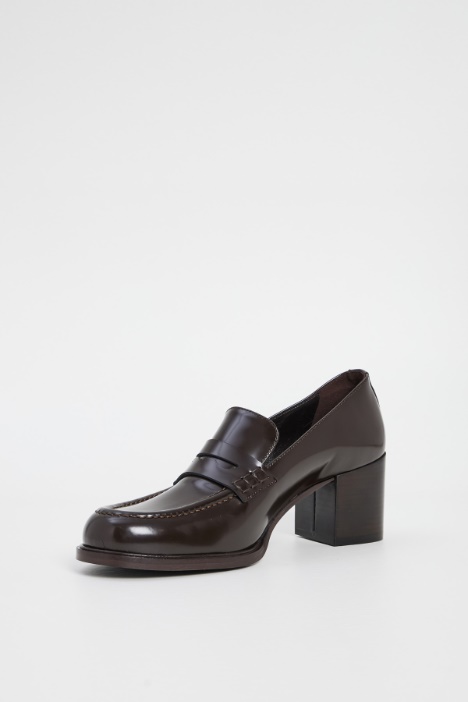 Décolleté in pelle con fascia