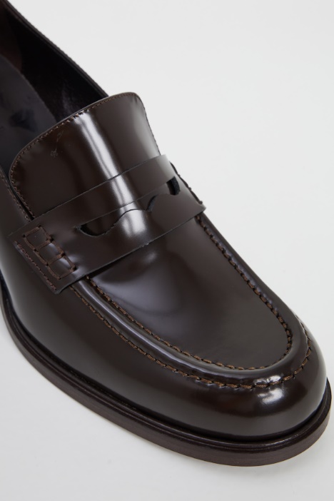 Décolleté in pelle con fascia