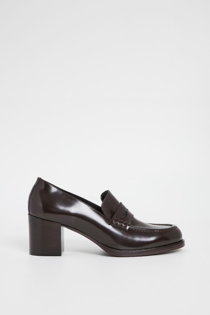 Leather shoes with band Intrend