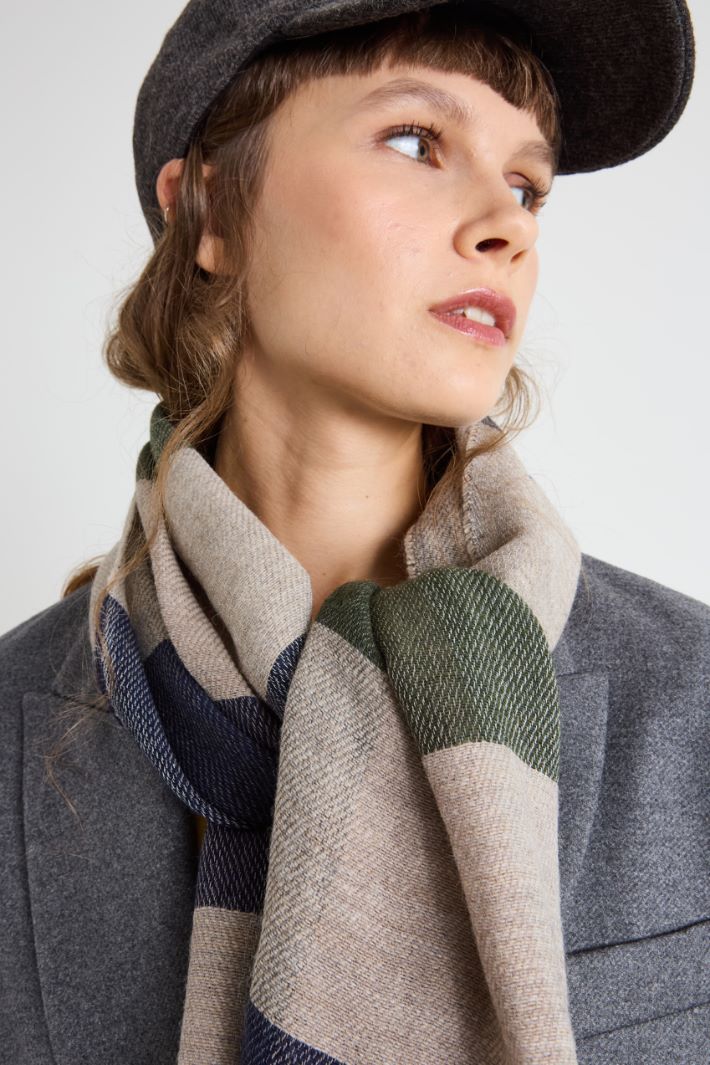Soft fabric stole Intrend - 2
