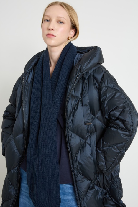 Sciarpa con bordi asimmetrici