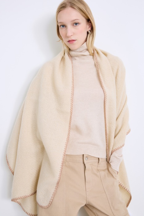 Stola con profili crochet