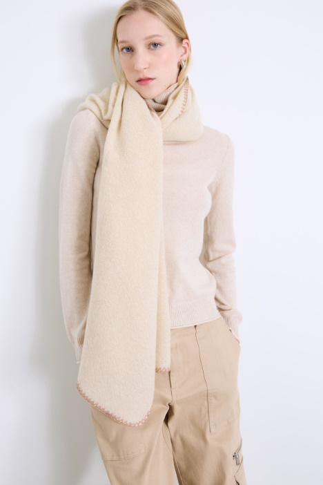 Stola con profili crochet Intrend