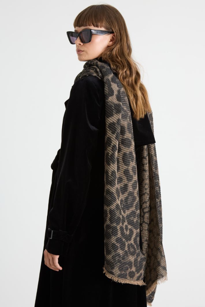 Pleated jacquard stole Intrend
