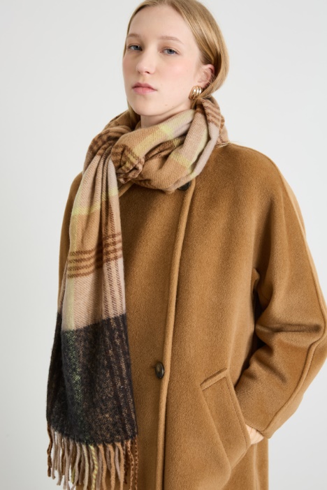 Sciarpa fluffy con frange