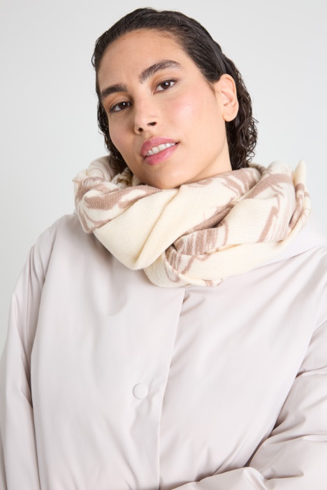 Estola teñida en hilo