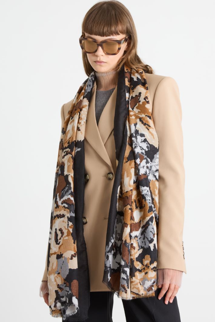 Patterned stole Intrend