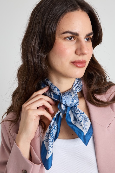 Foulard in seta a fantasia