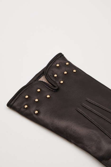 Guantes con tachuelas