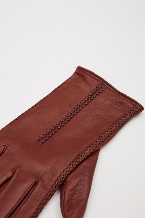 Guantes con costuras