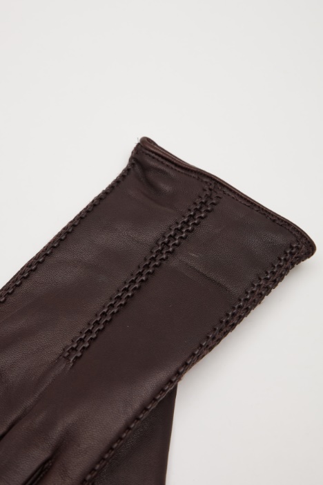 Guantes con costuras