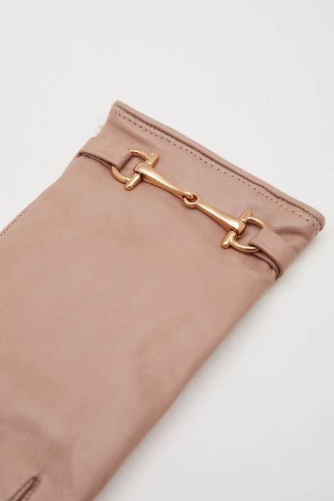 Guantes con detalle metálico