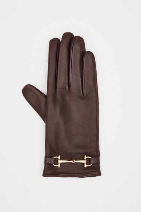 Guantes con detalle metálico