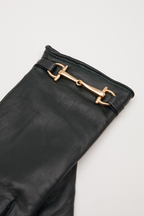 Guantes con detalle metálico