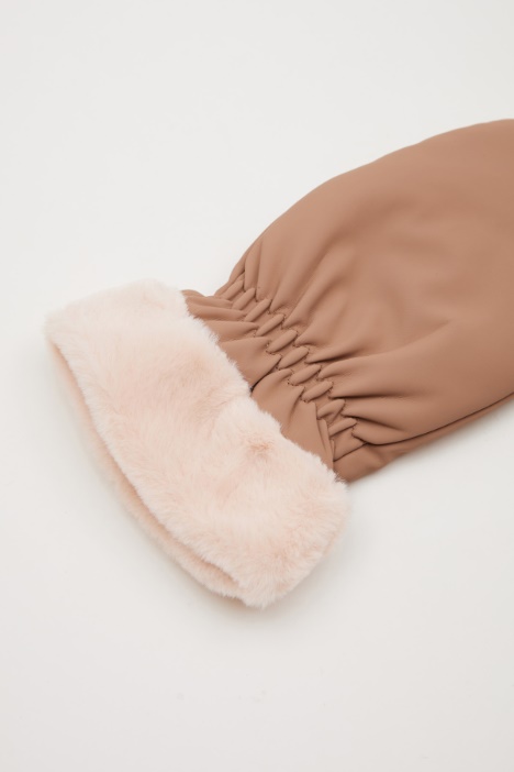 Guantes con acabado encerado