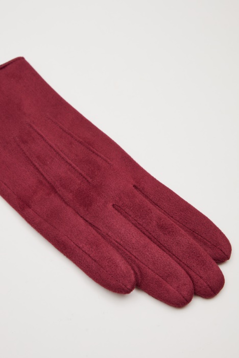 Guantes con costuras