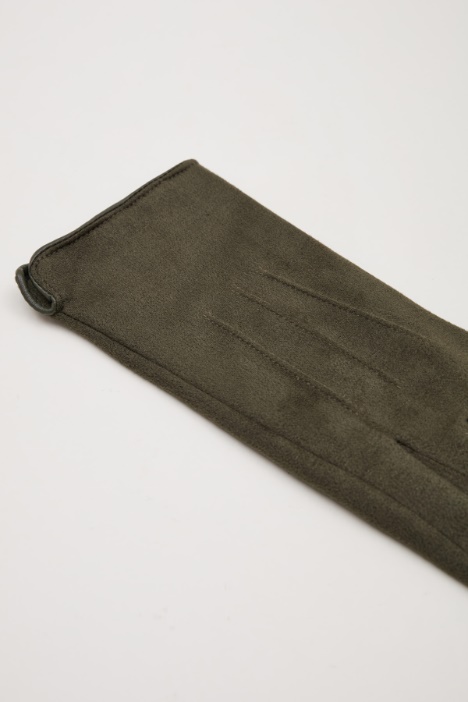 Guantes con costuras