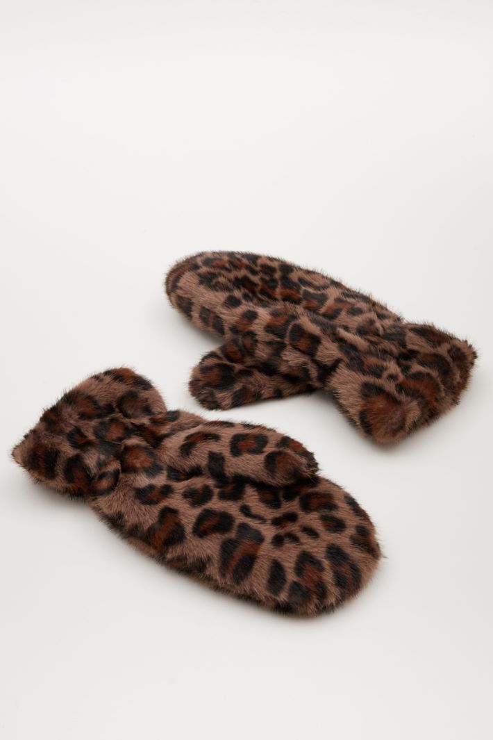 Faux fur mittens Intrend