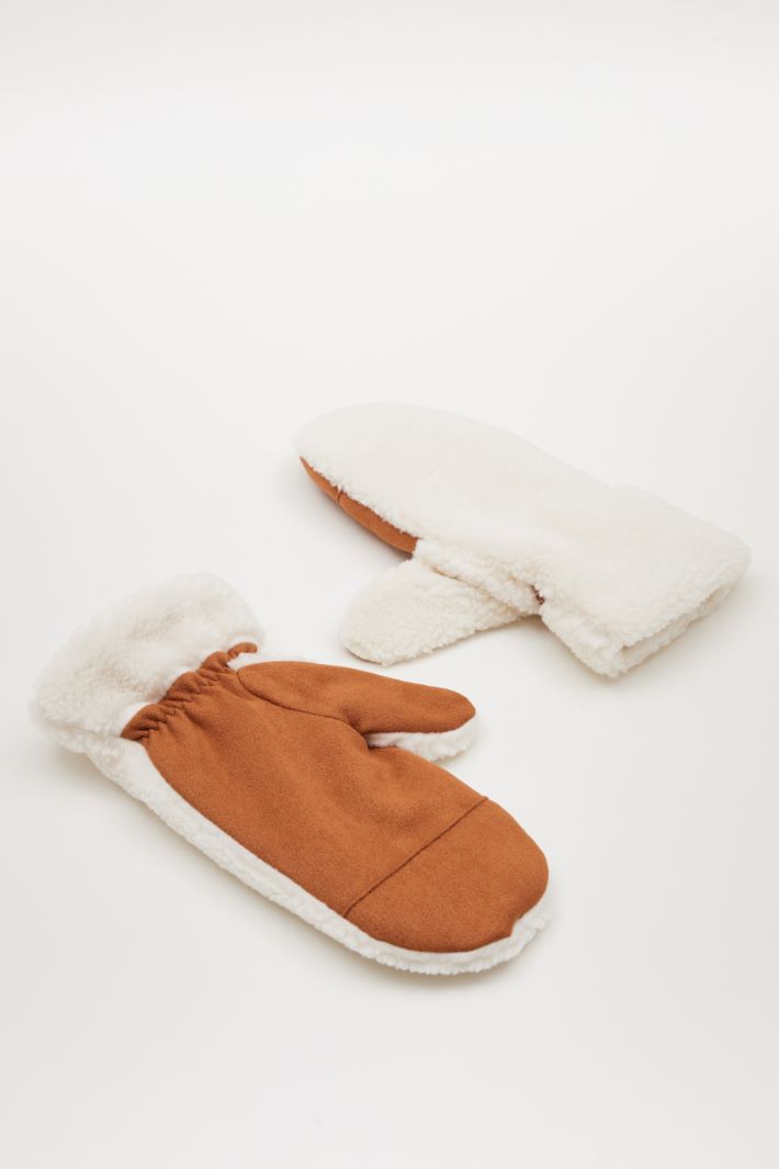 Plush gloves Intrend