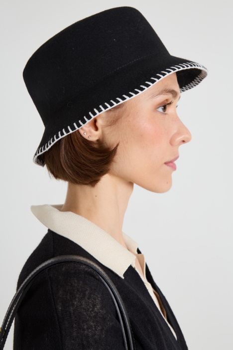 Cappello con impuntura