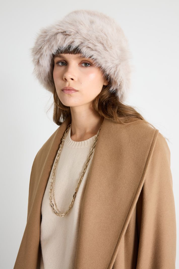 Faux fur hat Intrend